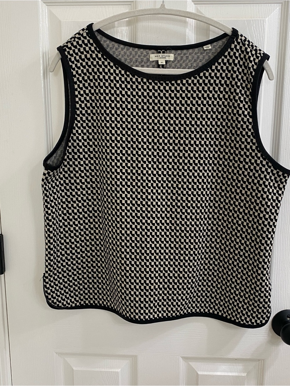 Max Studio London XL Black Cream Geometric Optical Print Sleeveless Knit Top